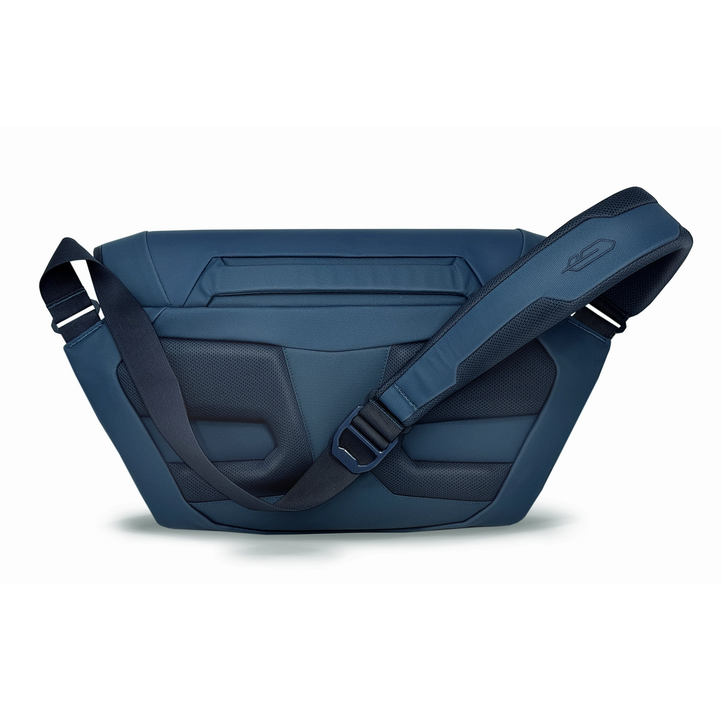 RĀVEN 12L Messenger Bag